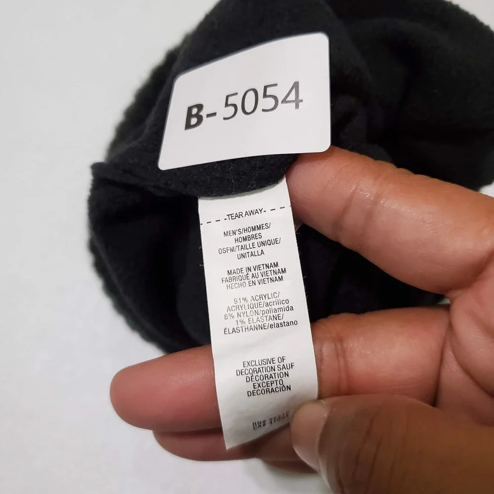Under Armour Men‎ Hat One Size Black Striped Beanie Logo Halftime Fleece Pom